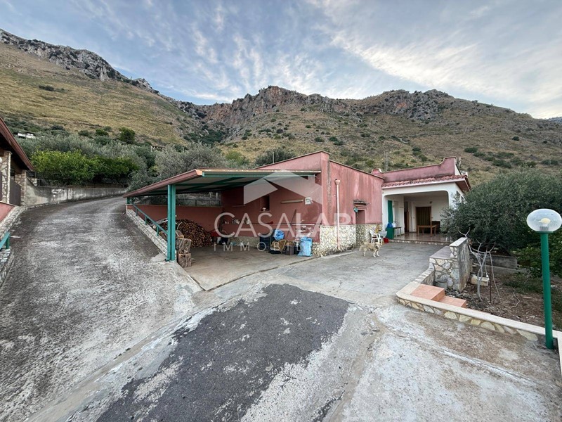 Villa in Vendita a Carini, 149'000€, 95 m²