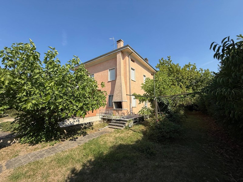 Casa Indipendente in Vendita a Mantova, 400'000&euro;, 320 m²