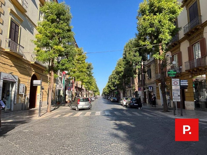 Appartamento in Vendita a Caserta, 580'000€, 240 m²