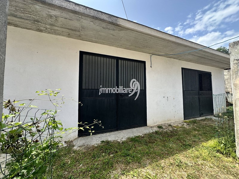 Box in Vendita a Ocre, 30'000&euro;, 108 m²