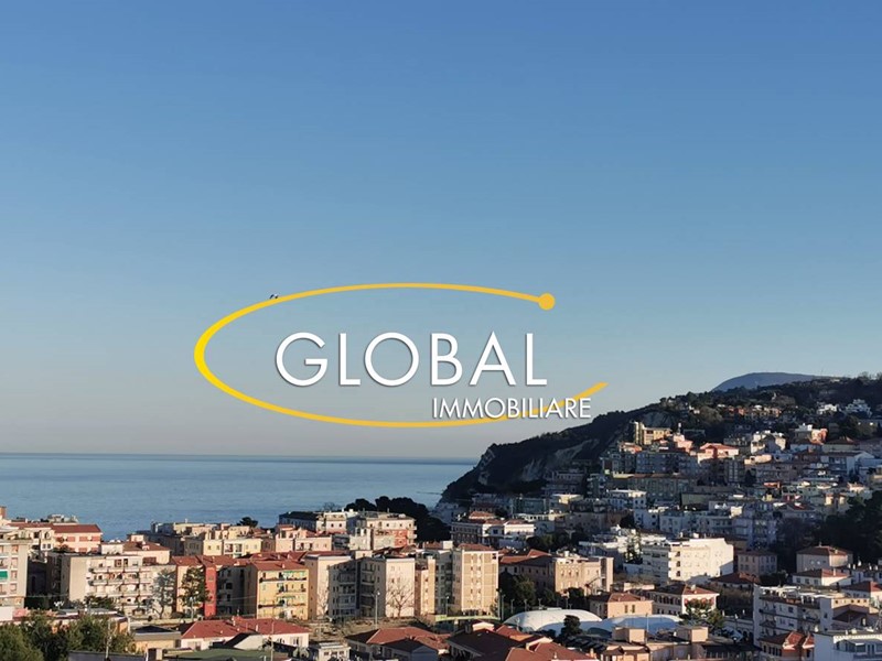 Attico in Vendita a Ancona, 260'000€, 124 m²