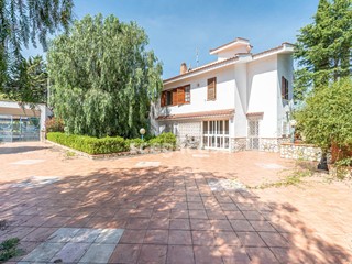 Villa in Vendita a Carini, 320'000€, 160 m²