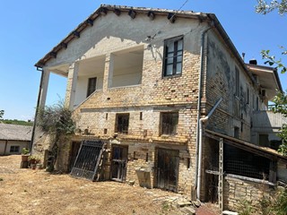 Rustico in Vendita a Mosciano Sant'Angelo, 79'000€, 80 m²