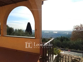 Villa in Vendita a Massarosa, 1'100'000€, 450 m²