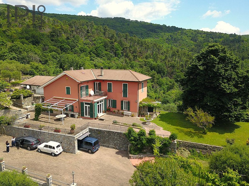 Villa in Vendita a Orco Feglino, 980'000€, 300 m²