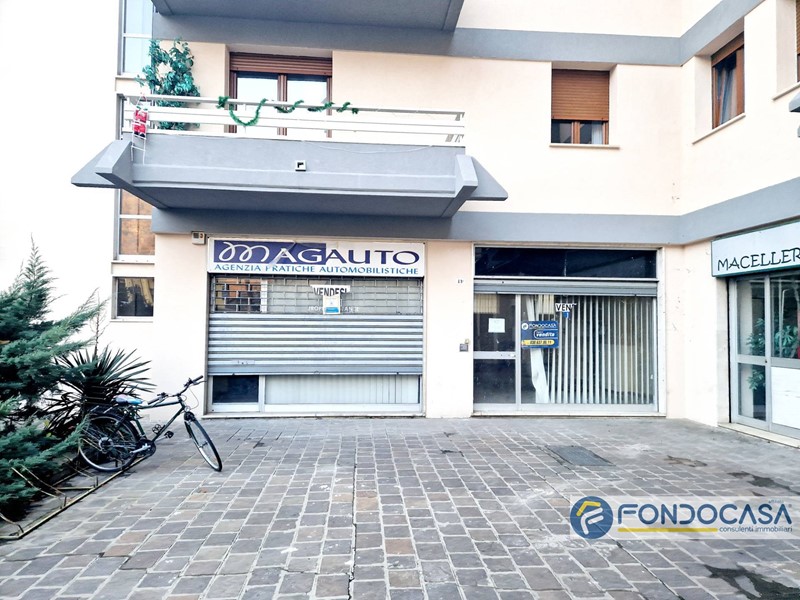 Immobile commerciale in Vendita a Villa Carcina, 89'000€, 130 m²