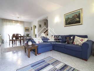 Casa Indipendente in Vendita a Camaiore, 415'000&euro;, 180 m²
