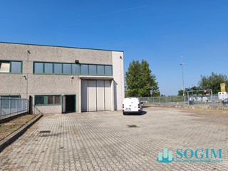 Capannone in Affitto a Sordio, 2'500€, 360 m²