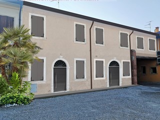 Appartamento in Vendita a Verona, 295'000€, 270 m²
