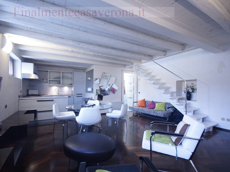 Bilocale in Affitto a Verona, 1'350€, 74 m²