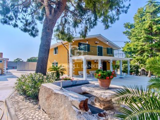 Villa in Vendita a Andria, 250'000€, 780 m², con Box