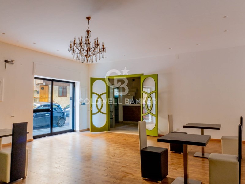 Immobile commerciale in Affitto a Andria, 1'500€, 262 m²