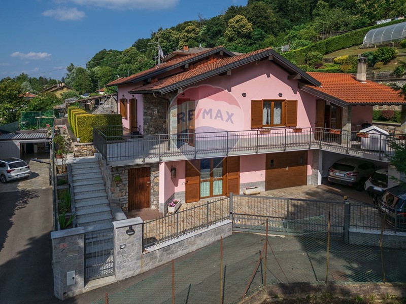 Villa in Vendita a Marchirolo, 460'000€, 188 m²