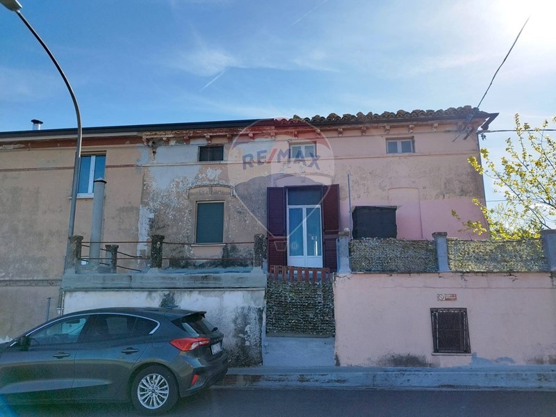 Casa Semi Indipendente in Vendita a Guardiagrele, 36'000€, 174 m²