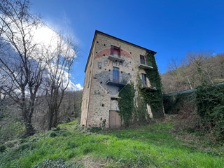 Rustico in Vendita a Roccamontepiano, 50'000&euro;, 300 m², con Box