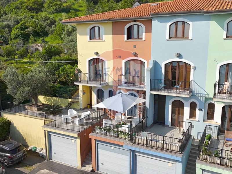 Villetta a schiera in Vendita a San Vito Chietino, 290'000€, 185 m²