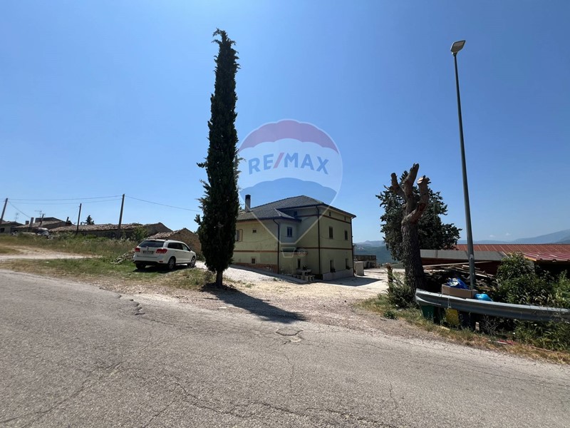 Casa Indipendente in Vendita a Casoli, 125'000€, 244 m²