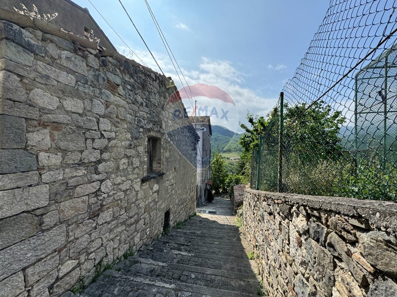 Casa Semi Indipendente in Vendita a Quadri, 13'000&euro;, 94 m²