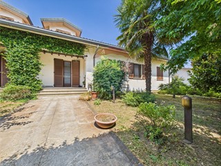 Villa in Vendita a San Genesio ed Uniti, 830'000€, 416 m²