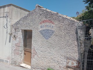 Casa Semi Indipendente in Vendita a Valderice, 45'000€, 120 m²