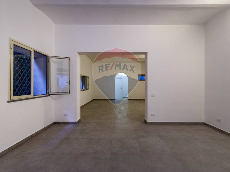 Immobile commerciale in Affitto a Palermo, 600€, 100 m²