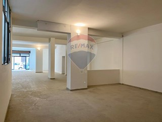 Immobile commerciale in Affitto a Palermo, 900€, 157 m²