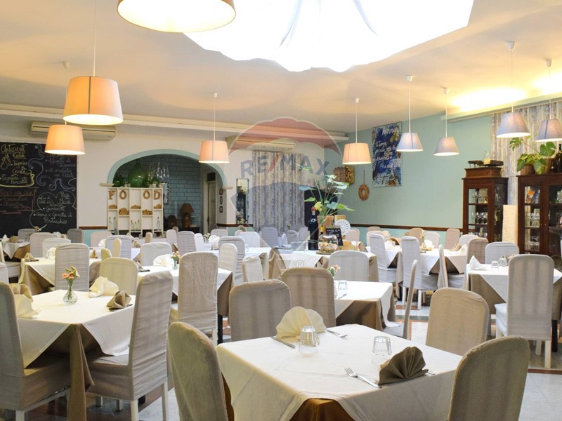 Immobile commerciale in Vendita a Telese Terme, 350'000€, 260 m²