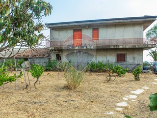 Casa Indipendente in Vendita a Belpasso, 220'000€, 147 m², con Box