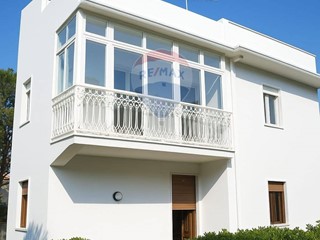 Villa in Vendita a Belpasso, 197'000€, 200 m²