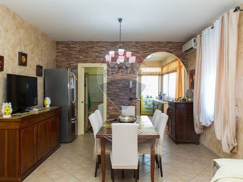 Appartamento in Vendita a Catania, 129'000&euro;, 120 m²