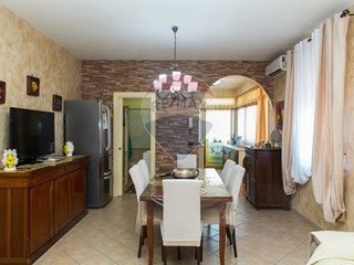 Appartamento in Vendita a Catania, 129'000&euro;, 120 m²