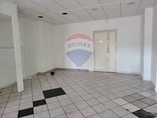 Negozio in Affitto a Gravina di Catania, 800€, 57 m²