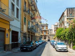 Appartamento in Vendita a Catania, 170'000&euro;, 150 m²