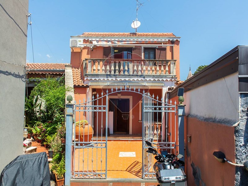 Casa Semi Indipendente in Vendita a Trecastagni, 157'000€, 110 m²