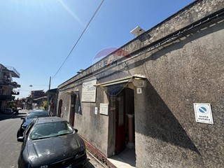 Immobile commerciale in Vendita a Aci Bonaccorsi, 149'000€, 200 m²