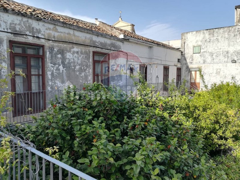 Casa Indipendente in Vendita a Giarre, 220'000€, 509 m²