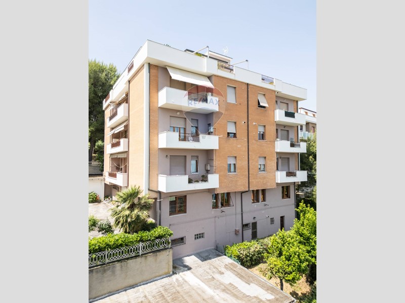 Appartamento in Vendita a Falconara Marittima, 178'000€, 150 m², con Box