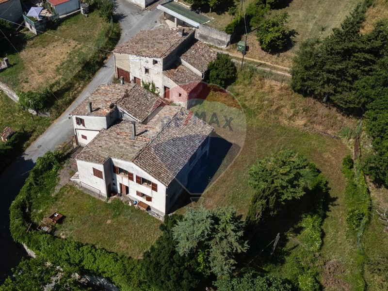 Casa Indipendente in Vendita a Genga, 23'000€, 370 m²