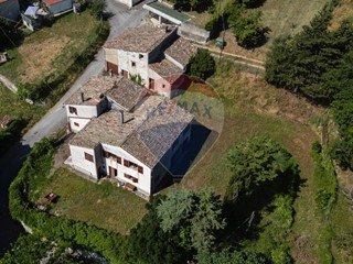 Casa Indipendente in Vendita a Genga, 23'000€, 370 m²