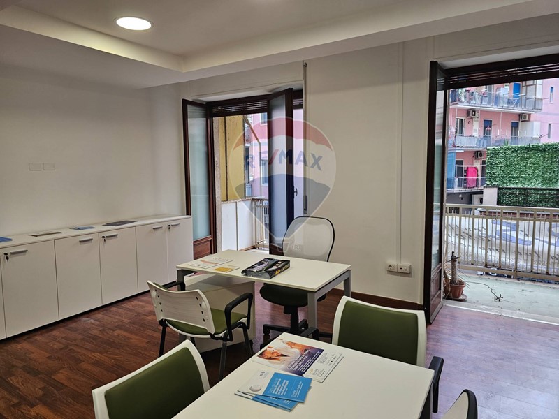 Ufficio in Vendita a Salerno, 350'000&euro;, 135 m²