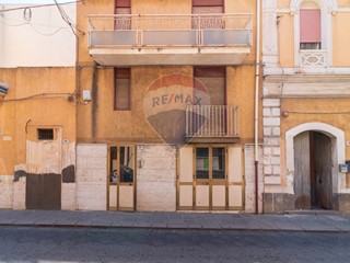 Casa Indipendente in Vendita a Carlentini, 35'000€, 73 m²