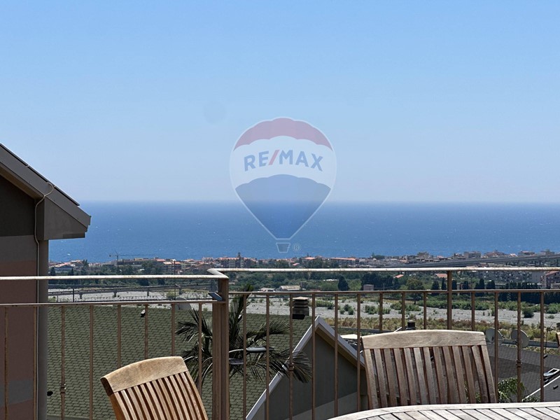 Casa Indipendente in Vendita a Furci Siculo, 349'000€, 268 m²