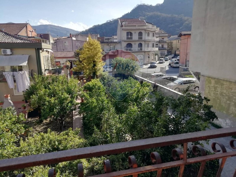 Appartamento in Vendita a Francavilla di Sicilia, 38'000€, 80 m²