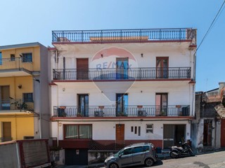 Quadrilocale in Vendita a Aci Catena, 105'000€, 125 m²