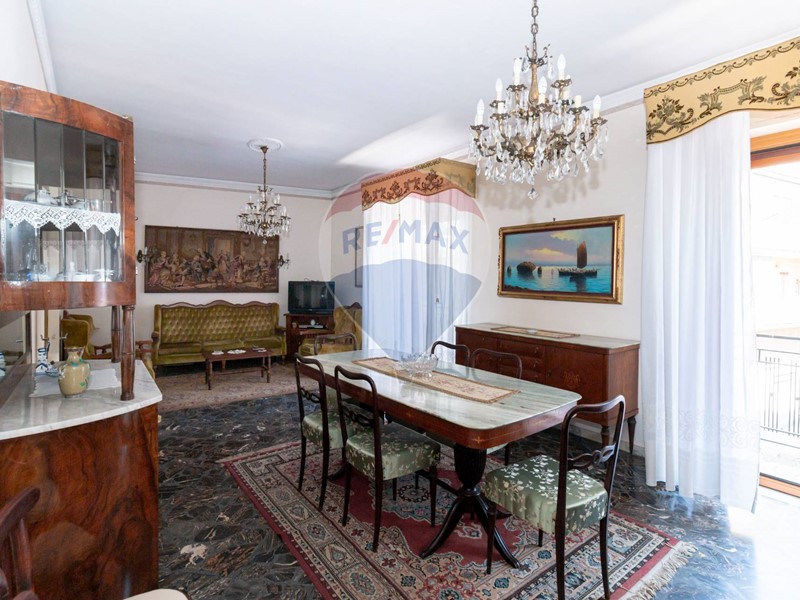 Quadrilocale in Vendita a Aci Catena, 105'000€, 125 m²