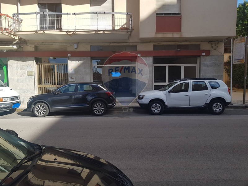 Immobile commerciale in Vendita a Caltanissetta, 100'000€, 125 m²