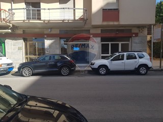 Immobile commerciale in Vendita a Caltanissetta, 100'000€, 125 m²