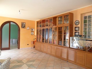 Villa in Vendita a Caltanissetta, 280'000€, 321 m²