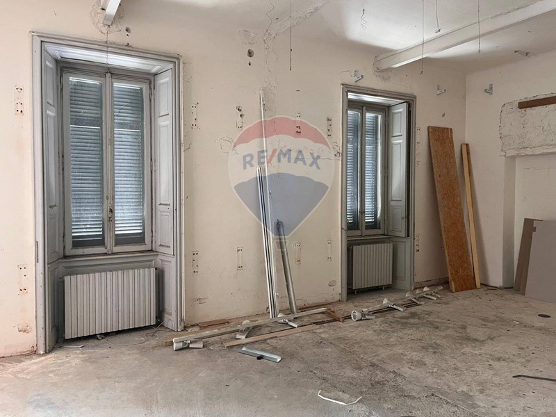 Quadrilocale in Vendita a Varese, 230'000€, 125 m²