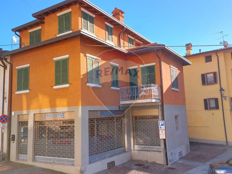 Casa Indipendente in Vendita a Ranzanico, 190'000€, 240 m²